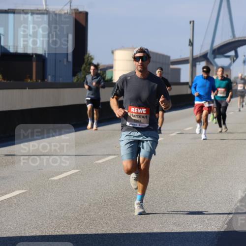 03.10.2025 - Köhlbrandbrückenlauf Strokosch-Dieckow http://msf.ph/oto/9114624 03.10.2025 12:45:57 Position 3 11, 6391 meine-sportfotos.de