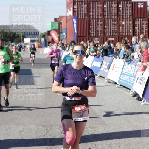 03.10.2025 - Köhlbrandbrückenlauf Jannik Wohlers http://msf.ph/oto/9114627 03.10.2025 13:01:58 Ziel 4025, 4118, 4162, 4206, 4258, 4543, 4907, 5692, 5703, 5718, 5739, 6235, 6461 meine-sportfotos.de
