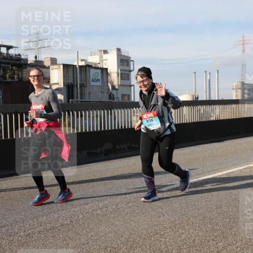 03.10.2025 - Köhlbrandbrückenlauf Lena Gebhardt http://msf.ph/oto/9114636 03.10.2025 10:17:36 Position 2 2565, 2665 meine-sportfotos.de