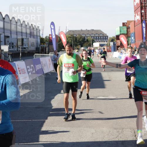 03.10.2025 - Köhlbrandbrückenlauf Jannik Wohlers http://msf.ph/oto/9114643 03.10.2025 13:01:58 Ziel 4025, 4118, 4162, 4206, 4258, 4543, 4907, 5692, 5703, 5718, 5739, 6235, 6461 meine-sportfotos.de