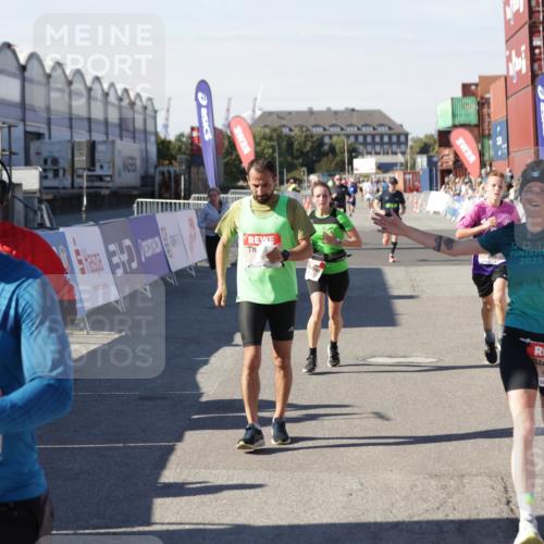 03.10.2025 - Köhlbrandbrückenlauf Jannik Wohlers http://msf.ph/oto/9114647 03.10.2025 13:01:58 Ziel 4025, 4118, 4162, 4206, 4258, 4543, 4907, 5692, 5703, 5718, 5739, 6235, 6461 meine-sportfotos.de