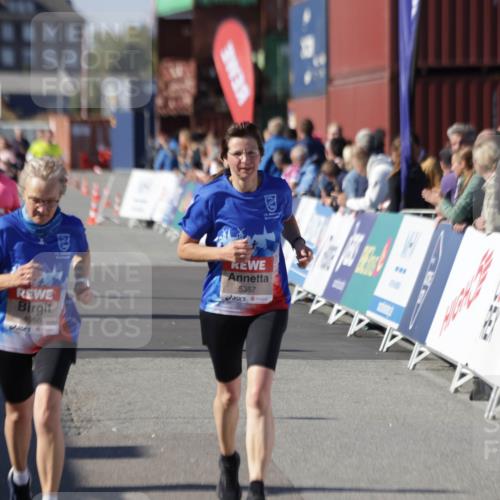 03.10.2025 - Köhlbrandbrückenlauf Jannik Wohlers http://msf.ph/oto/9114648 03.10.2025 13:32:23 Ziel 4485, 4578, 4966, 5354, 5357, 5820, 5891, 5892, 6287, 6304 meine-sportfotos.de