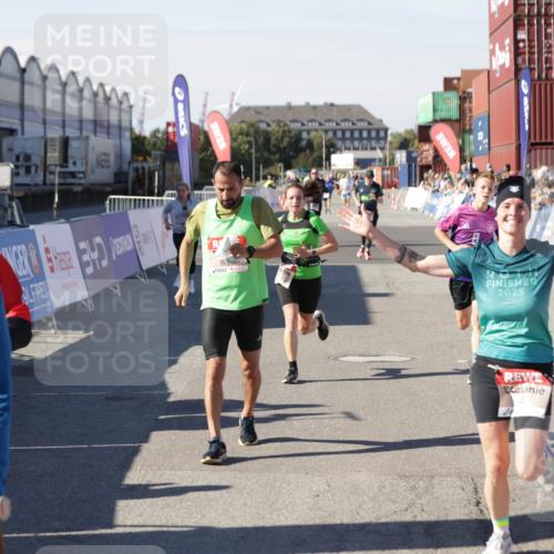 03.10.2025 - Köhlbrandbrückenlauf Jannik Wohlers http://msf.ph/oto/9114662 03.10.2025 13:01:58 Ziel 4025, 4118, 4162, 4206, 4258, 4543, 4907, 5692, 5703, 5718, 5739, 6235, 6461 meine-sportfotos.de