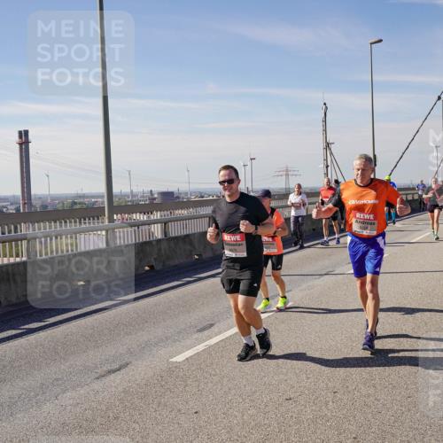 03.10.2025 - Köhlbrandbrückenlauf Michael Burmester http://msf.ph/oto/9114663 03.10.2025 12:56:08 Position 2 4670 meine-sportfotos.de