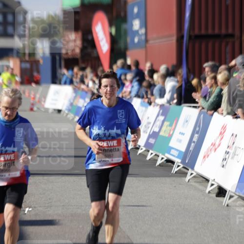 03.10.2025 - Köhlbrandbrückenlauf Jannik Wohlers http://msf.ph/oto/9114665 03.10.2025 13:32:24 Ziel 4485, 4578, 4966, 5354, 5357, 5820, 5891, 5892, 6287, 6304 meine-sportfotos.de