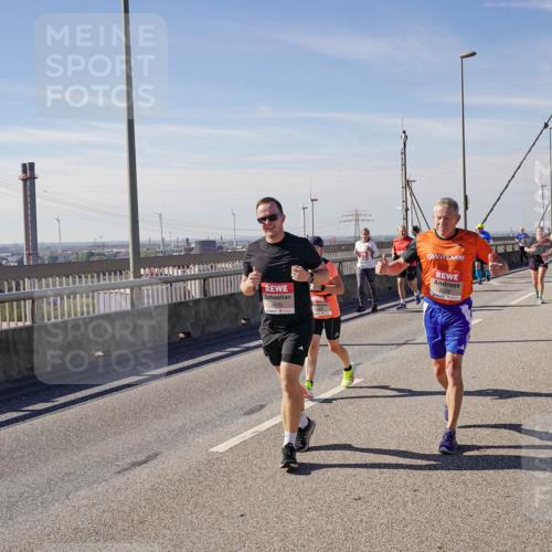 03.10.2025 - Köhlbrandbrückenlauf Michael Burmester http://msf.ph/oto/9114669 03.10.2025 12:56:08 Position 2 4670 meine-sportfotos.de