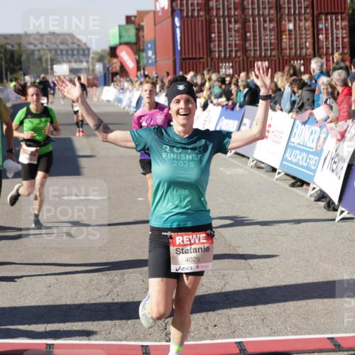 03.10.2025 - Köhlbrandbrückenlauf Jannik Wohlers http://msf.ph/oto/9114676 03.10.2025 13:01:59 Ziel 4025, 4118, 4162, 4206, 4258, 4543, 4907, 5692, 5703, 5718, 5739, 6235, 6461 meine-sportfotos.de