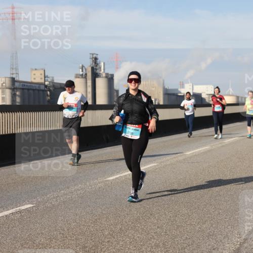 03.10.2025 - Köhlbrandbrückenlauf Lena Gebhardt http://msf.ph/oto/9114682 03.10.2025 10:17:41 Position 2 2795 meine-sportfotos.de
