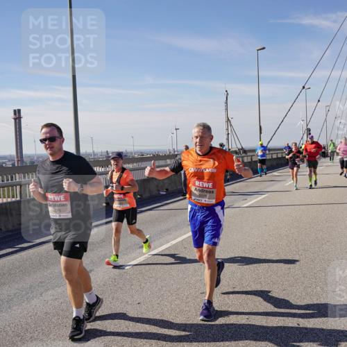 03.10.2025 - Köhlbrandbrückenlauf Michael Burmester http://msf.ph/oto/9114684 03.10.2025 12:56:08 Position 2 4670, 5128 meine-sportfotos.de