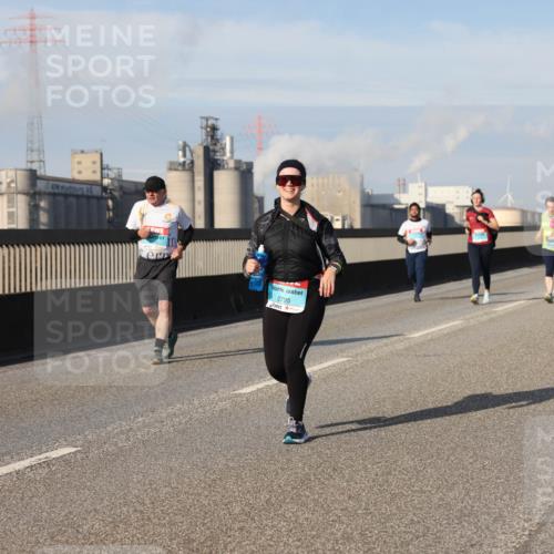 03.10.2025 - Köhlbrandbrückenlauf Lena Gebhardt http://msf.ph/oto/9114690 03.10.2025 10:17:41 Position 2 2795 meine-sportfotos.de