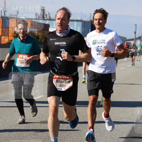 03.10.2025 - Köhlbrandbrückenlauf Strokosch-Dieckow http://msf.ph/oto/9114693 03.10.2025 12:46:09 Position 3 671, 6060 meine-sportfotos.de