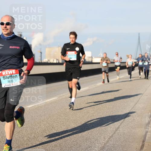 03.10.2025 - Köhlbrandbrückenlauf Lena Gebhardt http://msf.ph/oto/9114701 03.10.2025 09:43:19 Position 2 2820 meine-sportfotos.de