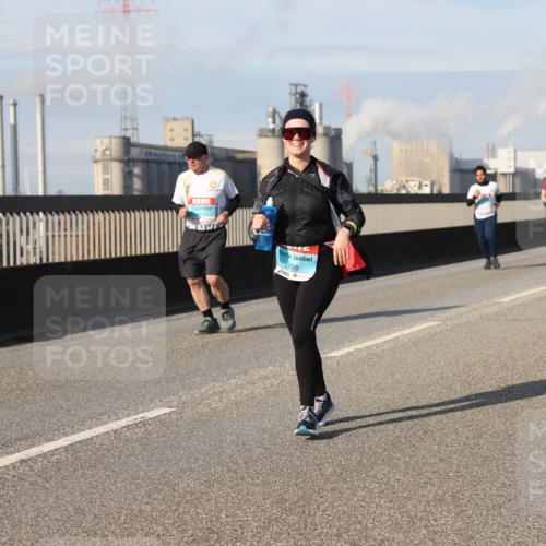 03.10.2025 - Köhlbrandbrückenlauf Lena Gebhardt http://msf.ph/oto/9114706 03.10.2025 10:17:42 Position 2 2795 meine-sportfotos.de