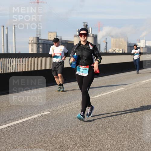 03.10.2025 - Köhlbrandbrückenlauf Lena Gebhardt http://msf.ph/oto/9114713 03.10.2025 10:17:42 Position 2 2795 meine-sportfotos.de