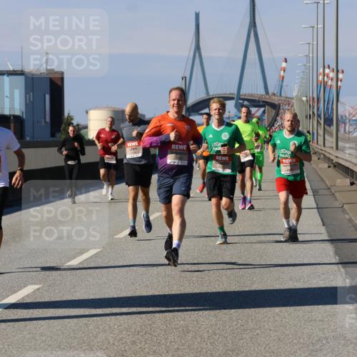 03.10.2025 - Köhlbrandbrückenlauf Strokosch-Dieckow http://msf.ph/oto/9114718 03.10.2025 12:46:17 Position 3 4074, 4192, 1919 meine-sportfotos.de