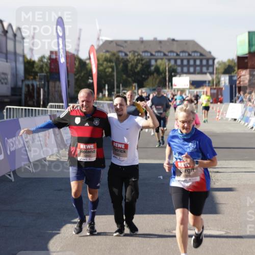 03.10.2025 - Köhlbrandbrückenlauf Jannik Wohlers http://msf.ph/oto/9114719 03.10.2025 13:32:25 Ziel 4485, 4578, 4966, 5354, 5357, 5891, 5892, 6141, 6287, 6304 meine-sportfotos.de