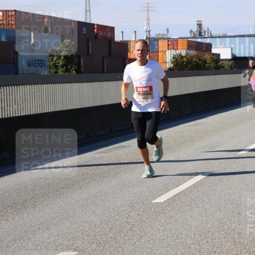 03.10.2025 - Köhlbrandbrückenlauf Strokosch-Dieckow http://msf.ph/oto/9114734 03.10.2025 12:46:19 Position 3 71, 81, 4074, 95, 42, 195, 5955 meine-sportfotos.de
