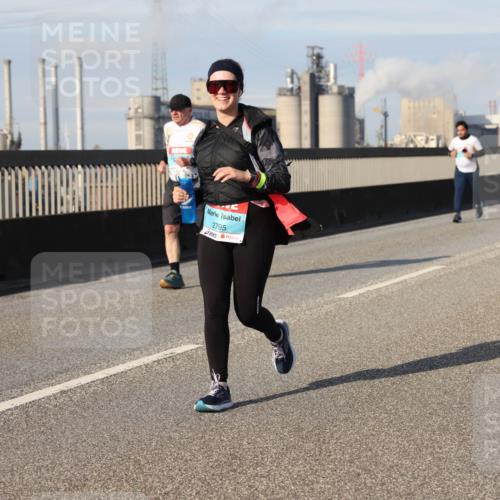 03.10.2025 - Köhlbrandbrückenlauf Lena Gebhardt http://msf.ph/oto/9114735 03.10.2025 10:17:42 Position 2 2795 meine-sportfotos.de