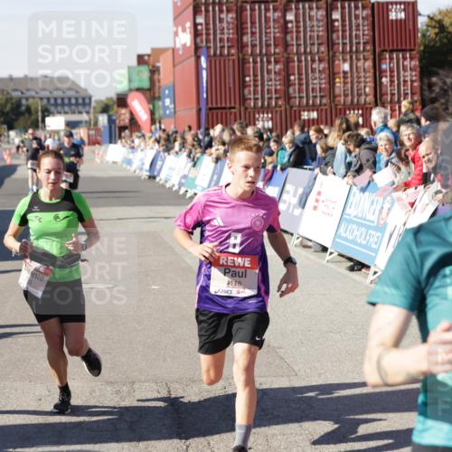 03.10.2025 - Köhlbrandbrückenlauf Jannik Wohlers http://msf.ph/oto/9114736 03.10.2025 13:02:00 Ziel 4025, 4118, 4162, 4206, 4258, 4543, 4907, 5692, 5703, 5718, 6032, 6235, 6461 meine-sportfotos.de