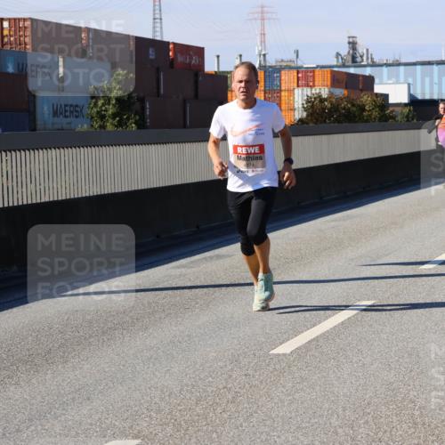 03.10.2025 - Köhlbrandbrückenlauf Strokosch-Dieckow http://msf.ph/oto/9114737 03.10.2025 12:46:19 Position 3 4074, 105, 42, 195, 5955 meine-sportfotos.de