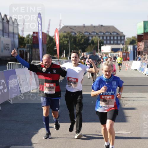 03.10.2025 - Köhlbrandbrückenlauf Jannik Wohlers http://msf.ph/oto/9114738 03.10.2025 13:32:25 Ziel 4485, 4578, 4966, 5354, 5357, 5891, 5892, 6141, 6287, 6304 meine-sportfotos.de
