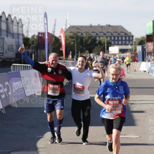 03.10.2025 - Köhlbrandbrückenlauf Jannik Wohlers http://msf.ph/oto/9114748 03.10.2025 13:32:26 Ziel 4485, 4578, 4966, 5357, 5891, 5892, 6141, 6304 meine-sportfotos.de