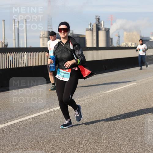03.10.2025 - Köhlbrandbrückenlauf Lena Gebhardt http://msf.ph/oto/9114757 03.10.2025 10:17:42 Position 2 2795 meine-sportfotos.de