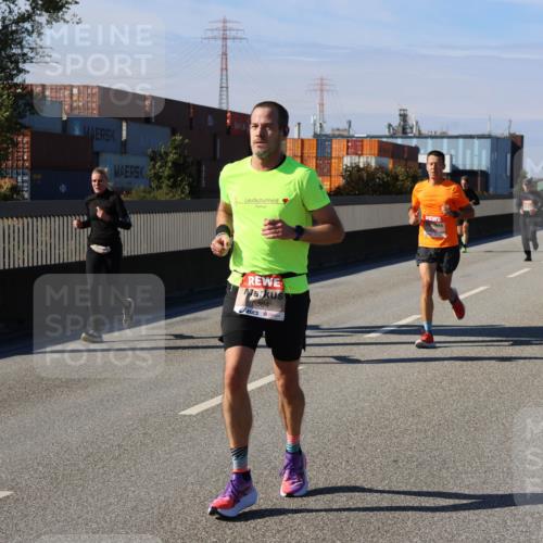 03.10.2025 - Köhlbrandbrückenlauf Strokosch-Dieckow http://msf.ph/oto/9114779 03.10.2025 12:46:25 Position 3 6364 meine-sportfotos.de