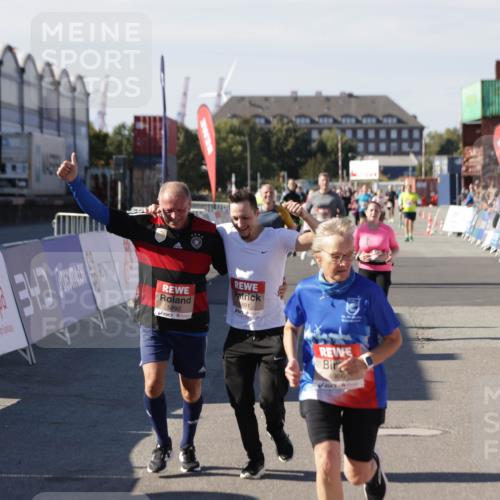 03.10.2025 - Köhlbrandbrückenlauf Jannik Wohlers http://msf.ph/oto/9114780 03.10.2025 13:32:26 Ziel 4485, 4578, 4966, 5357, 5891, 5892, 6141, 6304 meine-sportfotos.de