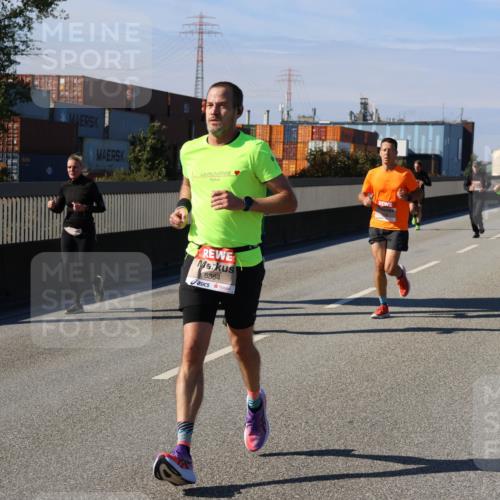 03.10.2025 - Köhlbrandbrückenlauf Strokosch-Dieckow http://msf.ph/oto/9114784 03.10.2025 12:46:25 Position 3 6364 meine-sportfotos.de