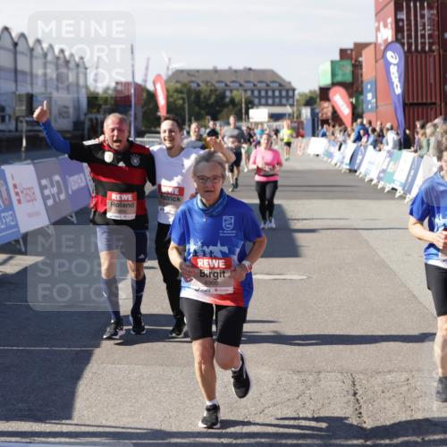 03.10.2025 - Köhlbrandbrückenlauf Jannik Wohlers http://msf.ph/oto/9114785 03.10.2025 13:32:27 Ziel 4485, 4578, 4966, 5286, 5357, 5891, 5892, 6141, 6304 meine-sportfotos.de