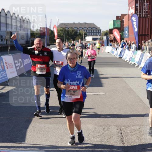 03.10.2025 - Köhlbrandbrückenlauf Jannik Wohlers http://msf.ph/oto/9114791 03.10.2025 13:32:27 Ziel 4485, 4578, 4966, 5286, 5357, 5891, 5892, 6141, 6304 meine-sportfotos.de