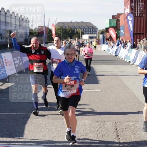 03.10.2025 - Köhlbrandbrückenlauf Jannik Wohlers http://msf.ph/oto/9114797 03.10.2025 13:32:27 Ziel 4485, 4578, 4966, 5286, 5357, 5891, 5892, 6141, 6304 meine-sportfotos.de