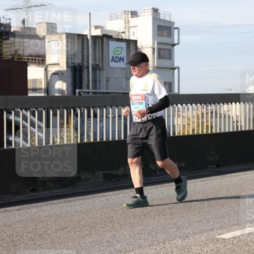 03.10.2025 - Köhlbrandbrückenlauf Lena Gebhardt http://msf.ph/oto/9114798 03.10.2025 10:17:45 Position 2 2425 meine-sportfotos.de
