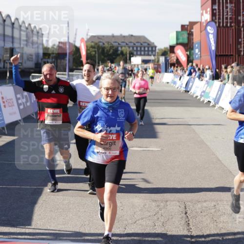 03.10.2025 - Köhlbrandbrückenlauf Jannik Wohlers http://msf.ph/oto/9114800 03.10.2025 13:32:27 Ziel 4485, 4578, 4966, 5286, 5357, 5891, 5892, 6141, 6304 meine-sportfotos.de