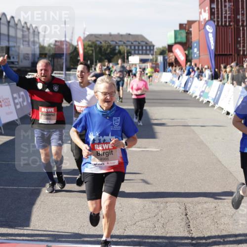 03.10.2025 - Köhlbrandbrückenlauf Jannik Wohlers http://msf.ph/oto/9114809 03.10.2025 13:32:27 Ziel 4485, 4578, 4966, 5286, 5357, 5891, 5892, 6141, 6304 meine-sportfotos.de