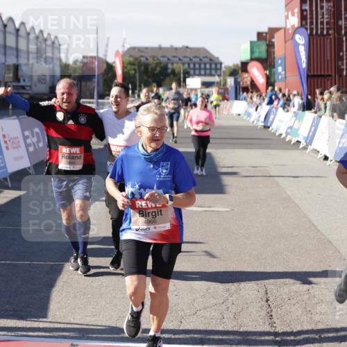 03.10.2025 - Köhlbrandbrückenlauf Jannik Wohlers http://msf.ph/oto/9114814 03.10.2025 13:32:27 Ziel 4485, 4578, 4966, 5286, 5357, 5891, 5892, 6141, 6304 meine-sportfotos.de