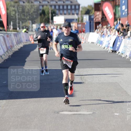 03.10.2025 - Köhlbrandbrückenlauf Jannik Wohlers http://msf.ph/oto/9114835 03.10.2025 13:02:02 Ziel 4025, 4118, 4162, 4206, 4258, 4543, 4907, 5692, 5703, 5718, 6032, 6235, 6461 meine-sportfotos.de