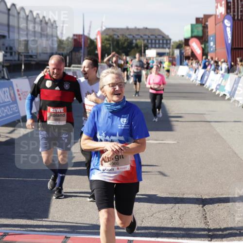 03.10.2025 - Köhlbrandbrückenlauf Jannik Wohlers http://msf.ph/oto/9114838 03.10.2025 13:32:27 Ziel 4485, 4578, 4966, 5286, 5357, 5891, 5892, 6141, 6304 meine-sportfotos.de
