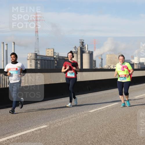 03.10.2025 - Köhlbrandbrückenlauf Lena Gebhardt http://msf.ph/oto/9114852 03.10.2025 10:17:47 Position 2  meine-sportfotos.de