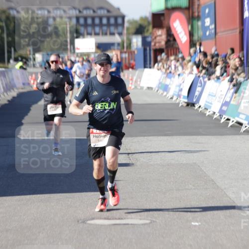 03.10.2025 - Köhlbrandbrückenlauf Jannik Wohlers http://msf.ph/oto/9114856 03.10.2025 13:02:03 Ziel 4025, 4118, 4162, 4206, 4258, 4543, 4907, 5692, 5703, 5718, 6032, 6235, 6461 meine-sportfotos.de