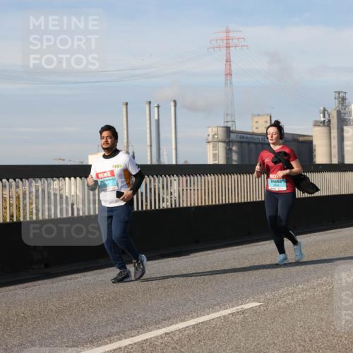 03.10.2025 - Köhlbrandbrückenlauf Lena Gebhardt http://msf.ph/oto/9114870 03.10.2025 10:17:47 Position 2 3290, 3289 meine-sportfotos.de