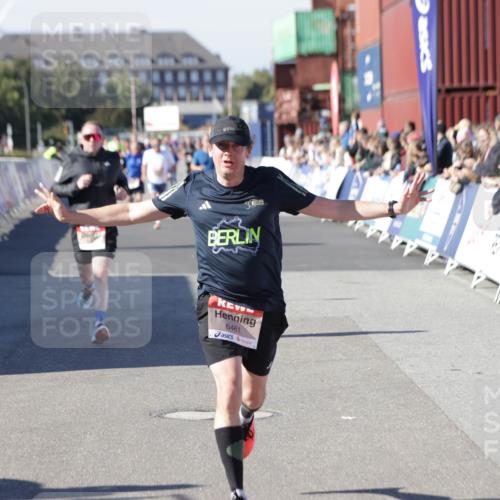 03.10.2025 - Köhlbrandbrückenlauf Jannik Wohlers http://msf.ph/oto/9114871 03.10.2025 13:02:04 Ziel 4025, 4118, 4162, 4206, 4258, 4543, 4907, 5703, 5718, 6032, 6235, 6461 meine-sportfotos.de