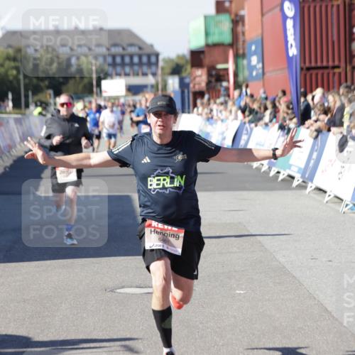 03.10.2025 - Köhlbrandbrückenlauf Jannik Wohlers http://msf.ph/oto/9114878 03.10.2025 13:02:04 Ziel 4025, 4118, 4162, 4206, 4258, 4543, 4907, 5703, 5718, 6032, 6235, 6461 meine-sportfotos.de