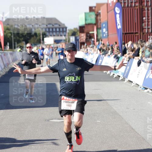 03.10.2025 - Köhlbrandbrückenlauf Jannik Wohlers http://msf.ph/oto/9114890 03.10.2025 13:02:04 Ziel 4025, 4118, 4162, 4206, 4258, 4543, 4907, 5703, 5718, 6032, 6235, 6461 meine-sportfotos.de