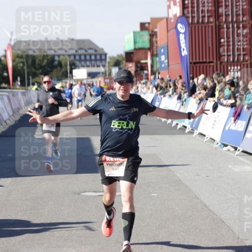 03.10.2025 - Köhlbrandbrückenlauf Jannik Wohlers http://msf.ph/oto/9114904 03.10.2025 13:02:04 Ziel 4025, 4118, 4162, 4206, 4258, 4543, 4907, 5703, 5718, 6032, 6235, 6461 meine-sportfotos.de