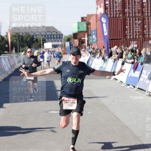 03.10.2025 - Köhlbrandbrückenlauf Jannik Wohlers http://msf.ph/oto/9114914 03.10.2025 13:02:04 Ziel 4025, 4118, 4162, 4206, 4258, 4543, 4907, 5703, 5718, 6032, 6235, 6461 meine-sportfotos.de