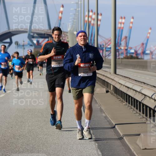 03.10.2025 - Köhlbrandbrückenlauf Strokosch-Dieckow http://msf.ph/oto/9114924 03.10.2025 12:46:55 Position 3 4039, 6798 meine-sportfotos.de