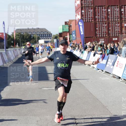 03.10.2025 - Köhlbrandbrückenlauf Jannik Wohlers http://msf.ph/oto/9114929 03.10.2025 13:02:04 Ziel 4025, 4118, 4162, 4206, 4258, 4543, 4907, 5703, 5718, 6032, 6235, 6461 meine-sportfotos.de