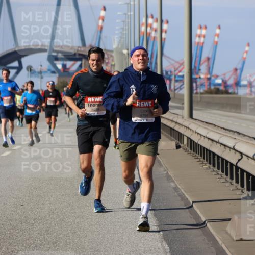 03.10.2025 - Köhlbrandbrückenlauf Strokosch-Dieckow http://msf.ph/oto/9114931 03.10.2025 12:46:55 Position 3 4039, 13, 6798 meine-sportfotos.de